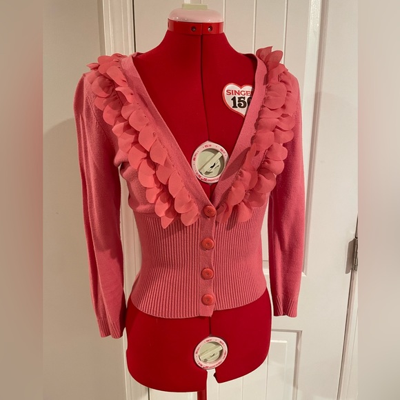 2FOR$30 Y2K Coral Pink Flower Appliqué 3/4 Sleeve Knit Cardigan Sweater - Picture 1 of 11